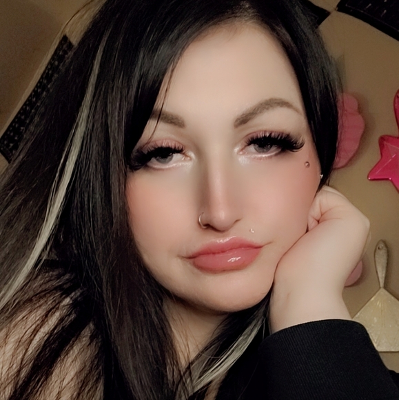 Meet your Posher, Desiree - Picture 1 of 3